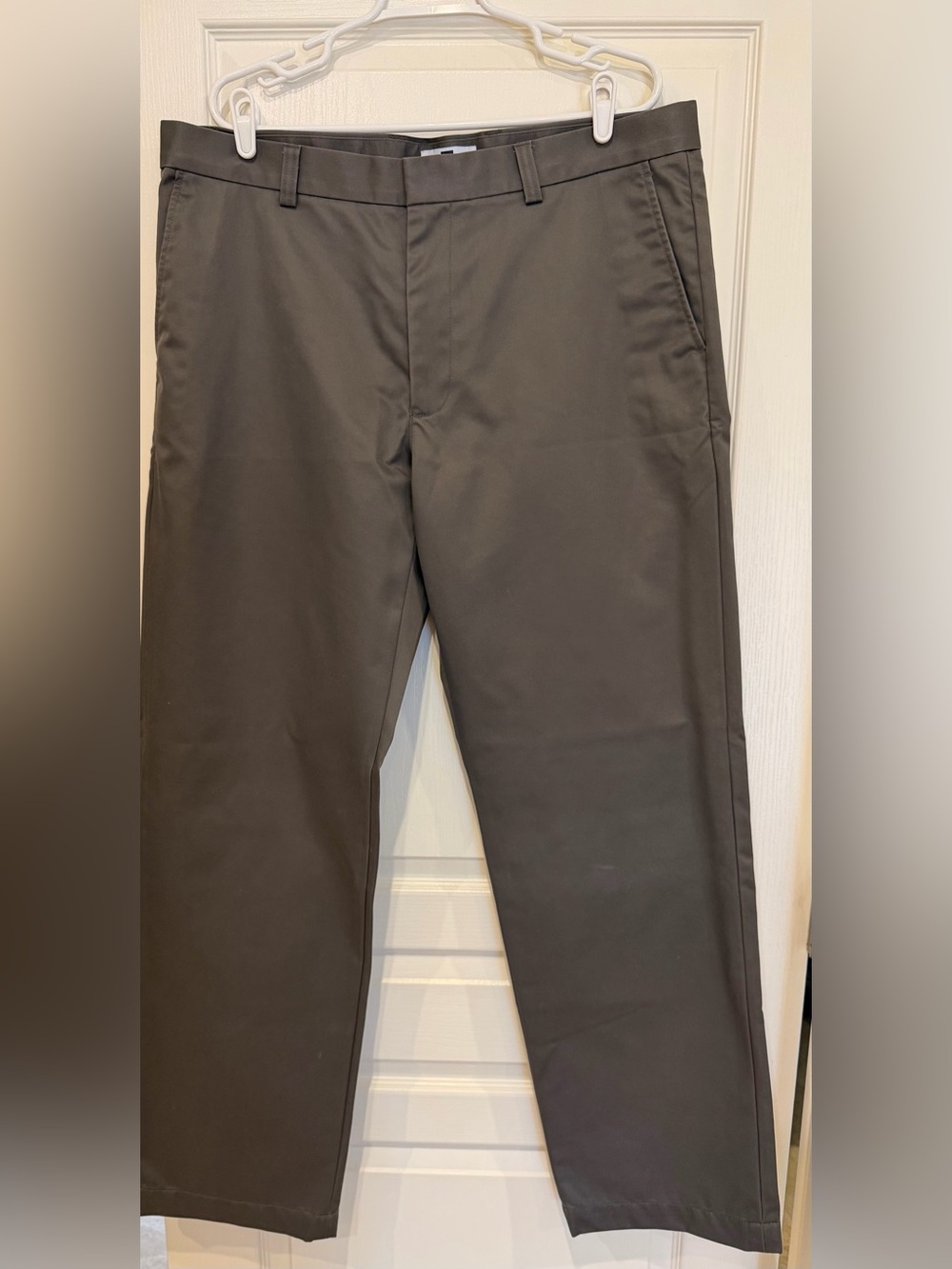 GAP Men's Straight Leg Chinos in Olive Green